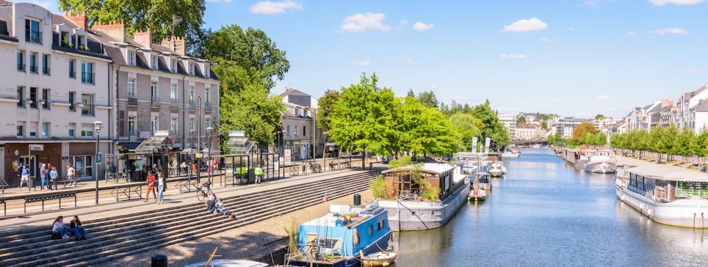 immeubles sur les bords de l'Erdre à Nantes