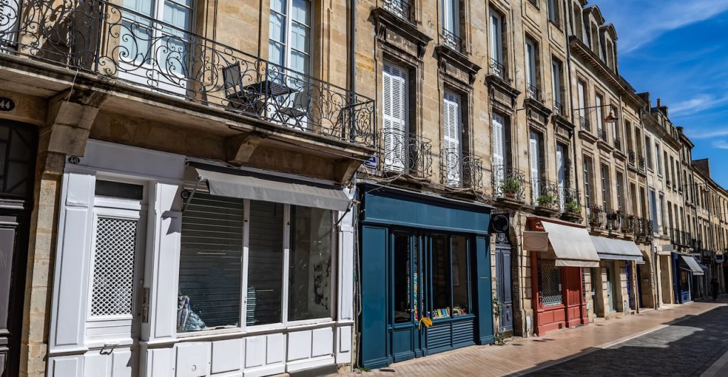 immeuble avec magasin et appartement à l'étage